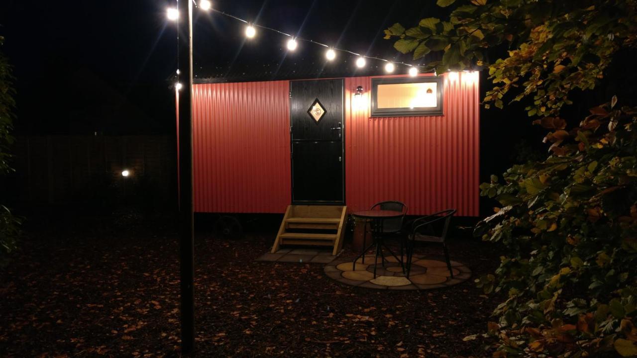Forest Heath Shepherd'S Huts Ringwood Exterior foto